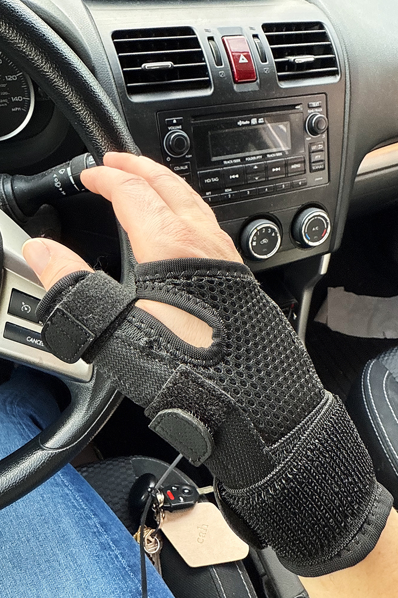 A thumb/wrist brace